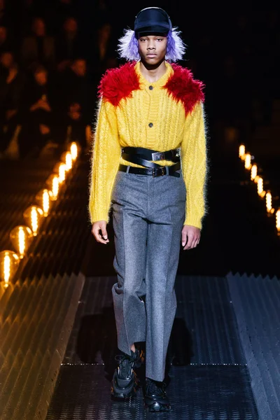 Look 28